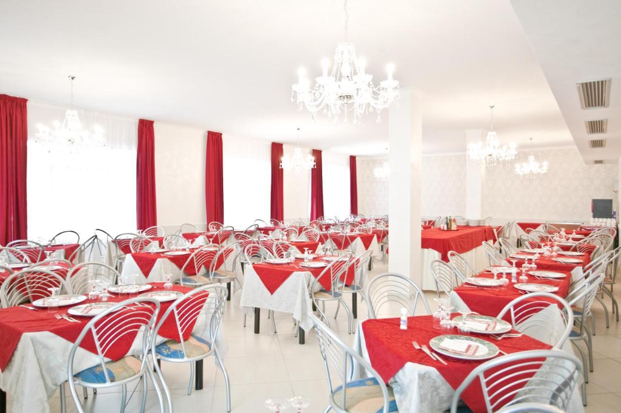 Hotel Le Lune Gatteo a Mare Exterior photo