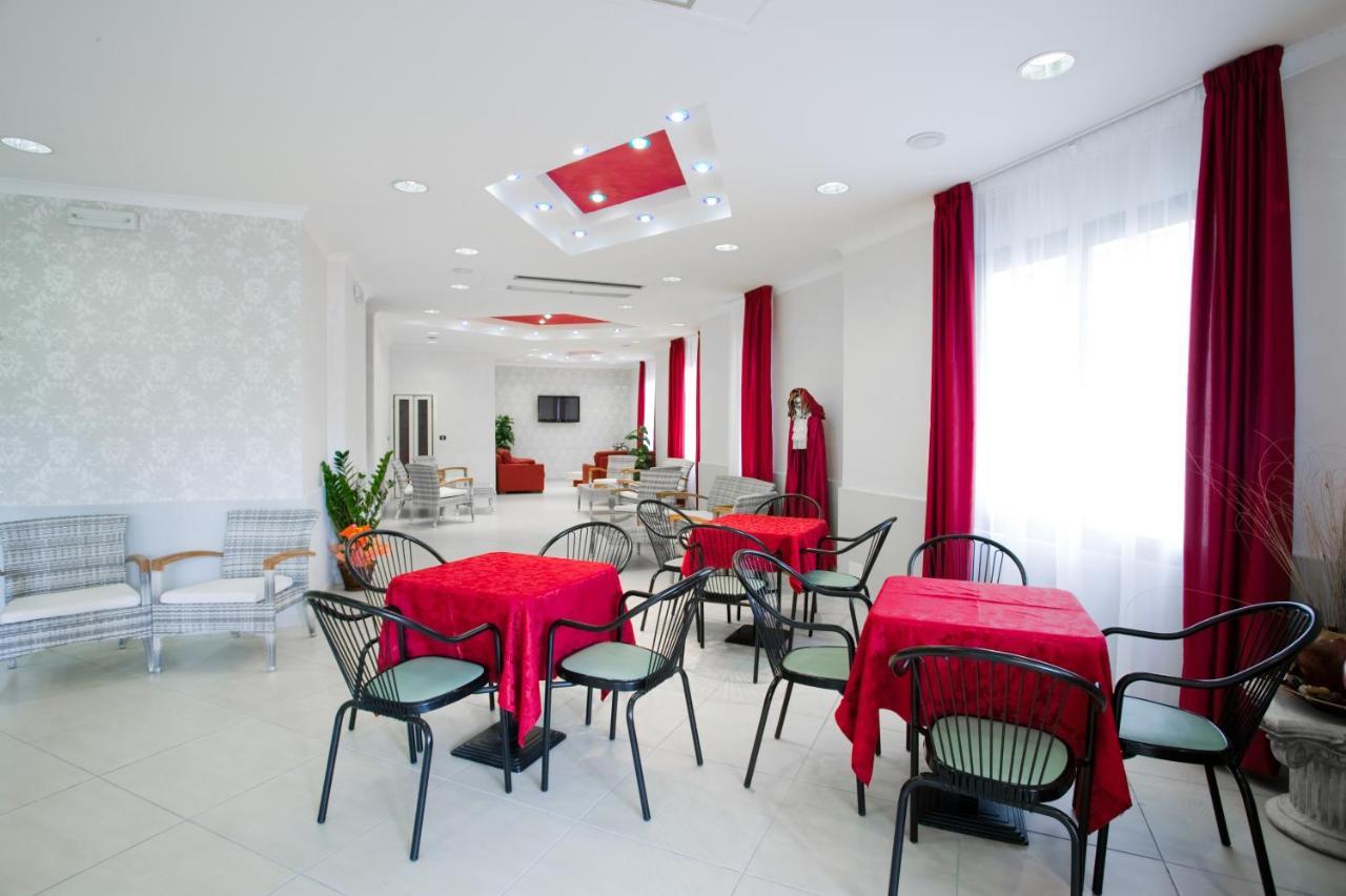 Hotel Le Lune Gatteo a Mare Exterior photo