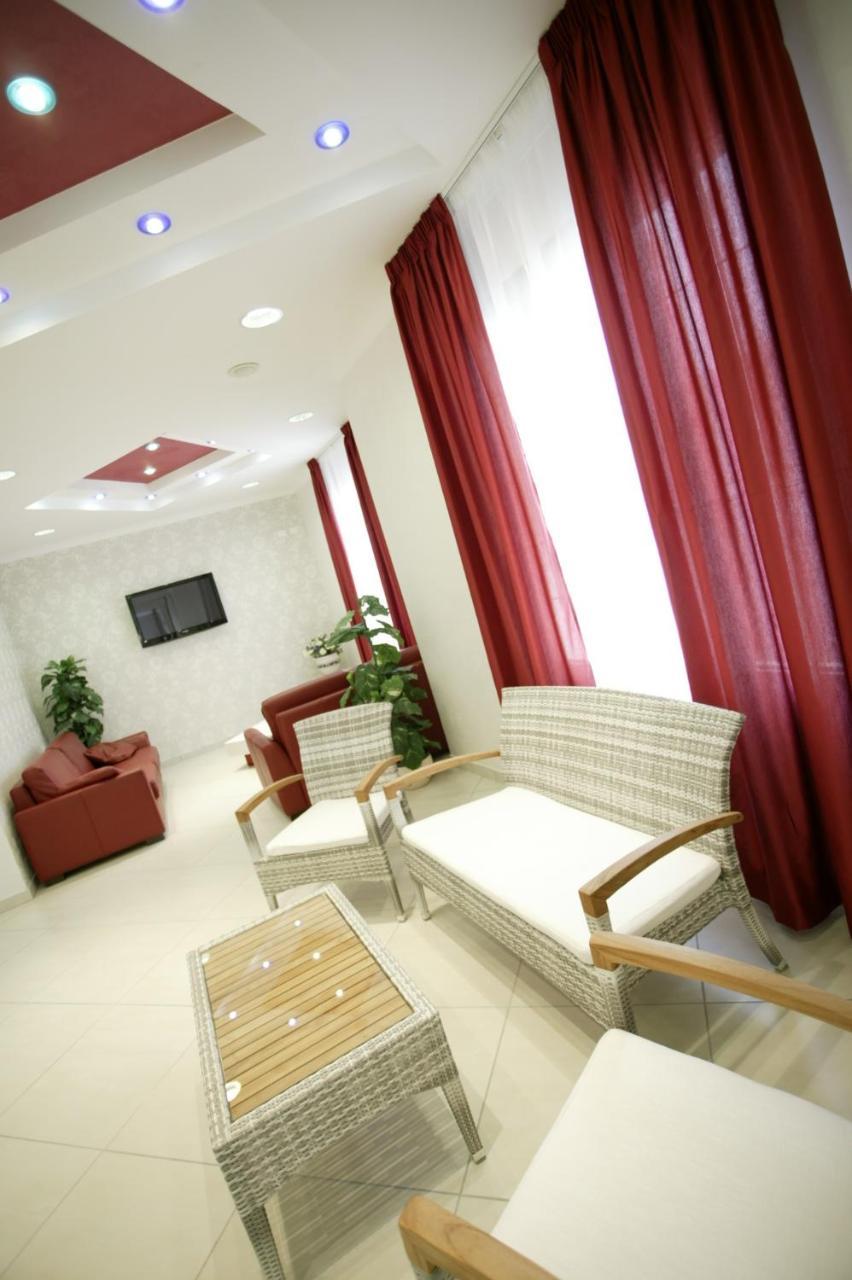 Hotel Le Lune Gatteo a Mare Exterior photo
