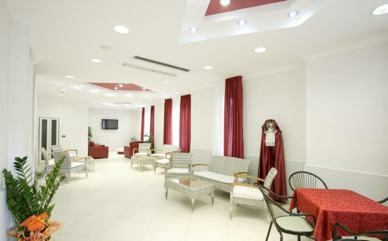 Hotel Le Lune Gatteo a Mare Exterior photo
